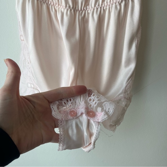 Vintage Pale Pink Lace Romper Teddy | Coquette Lingerie Sleepwear Small feminine - Picture 3 of 10